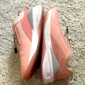 Clove healthcare nursing sneakers